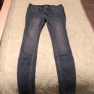 Hollister low rise light washed jeggings 0S